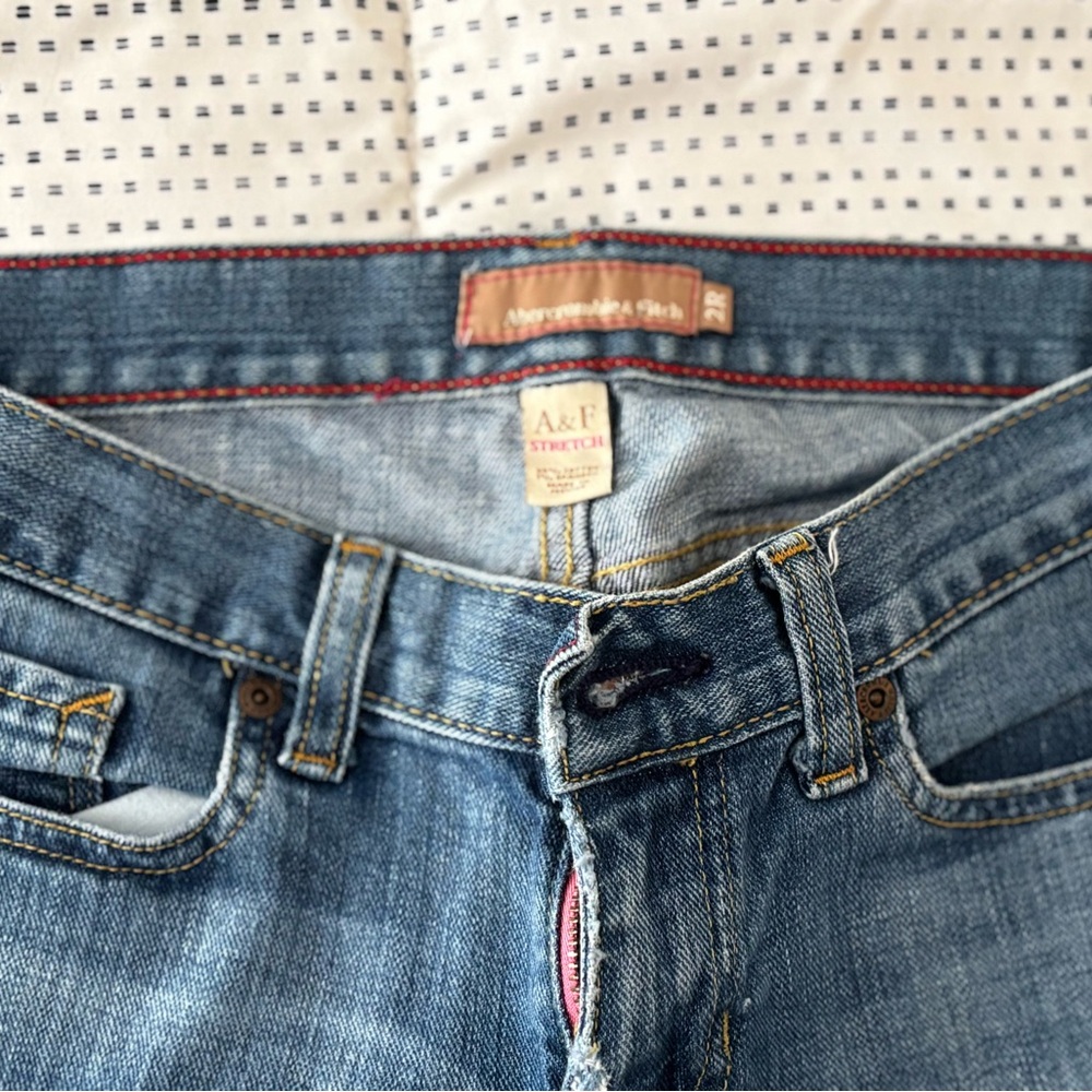Women’s Abercrombie & Fitch Blue Jeans - Picture 3 of 5